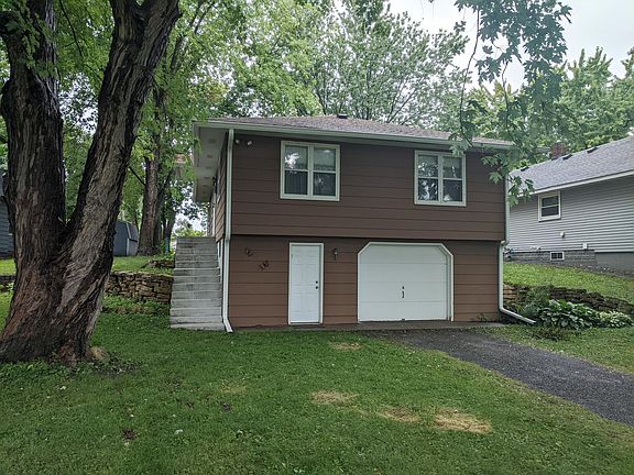 3rd image of 696 N Shore Dr