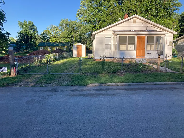 2100 N Park Ave — Photo 1