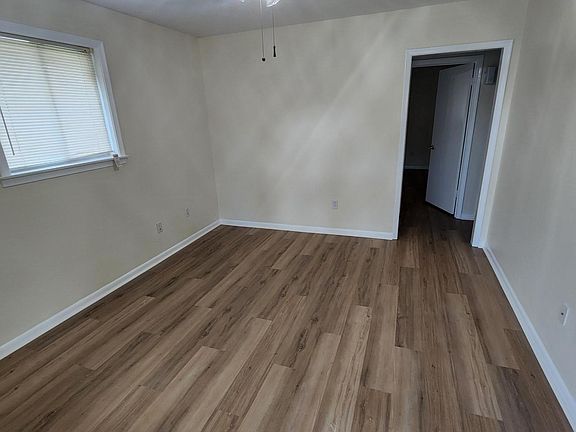 Front room / den w/ cable hook up