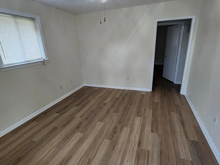 Front room / den w/ cable hook up