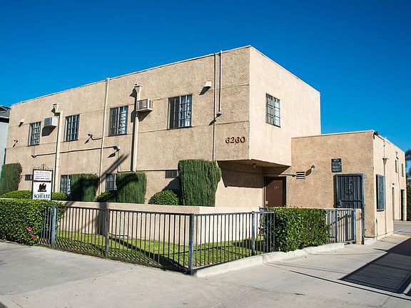 2nd image of 6260 Vineland Ave #203
