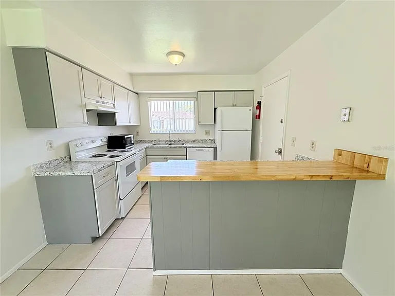 10122 Mason Dixon Cir — Photo 7
