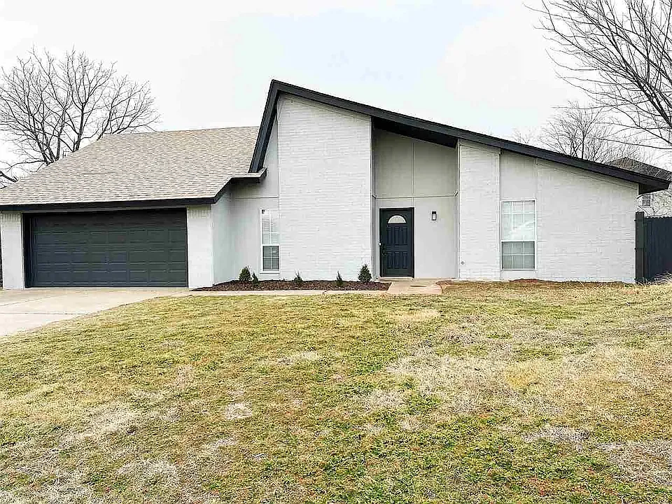 218 SE Surrey Pl