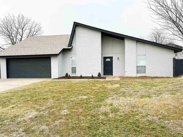 218 SE Surrey Pl, Lawton, OK 73501