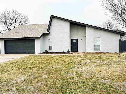 218 SE Surrey Pl Photo 1