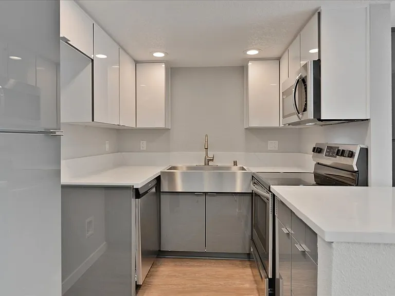 The 3900 Apartments — Photo 27