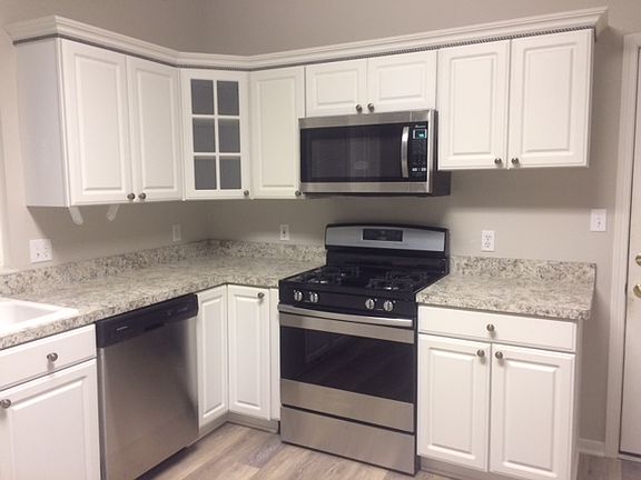 3rd image of 4325 Hilltop Dr