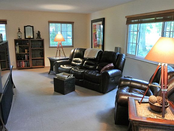 5th image of 9215 Crestview Dr