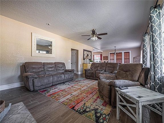 5th image of 1015 Hibiscus Dr E
