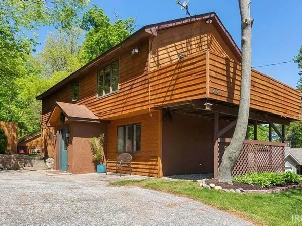 7028 N Bungalow Dr, New Carlisle, IN 46552