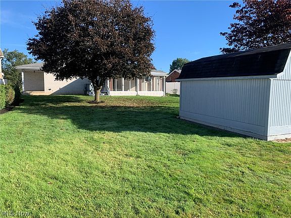 4th image of 630 Orchard Ave NW