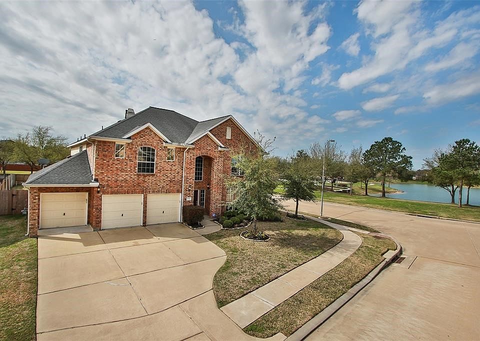 1st image of 10702 Barker Lake Ct