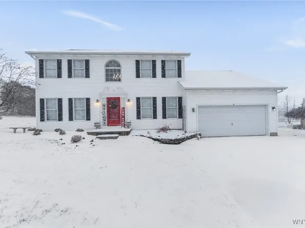 4 W Royal Hill Dr, Orchard Park, NY 14127