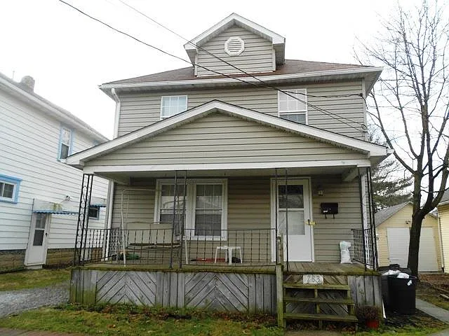783 Woodrow Ave photo 1