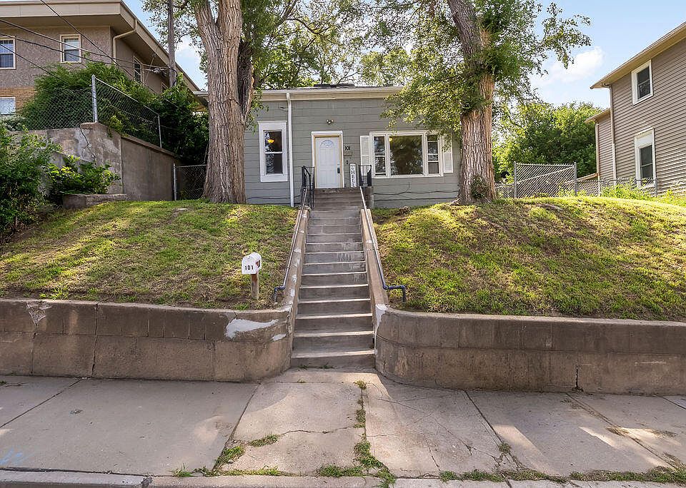 1st image of 101 Bluff St