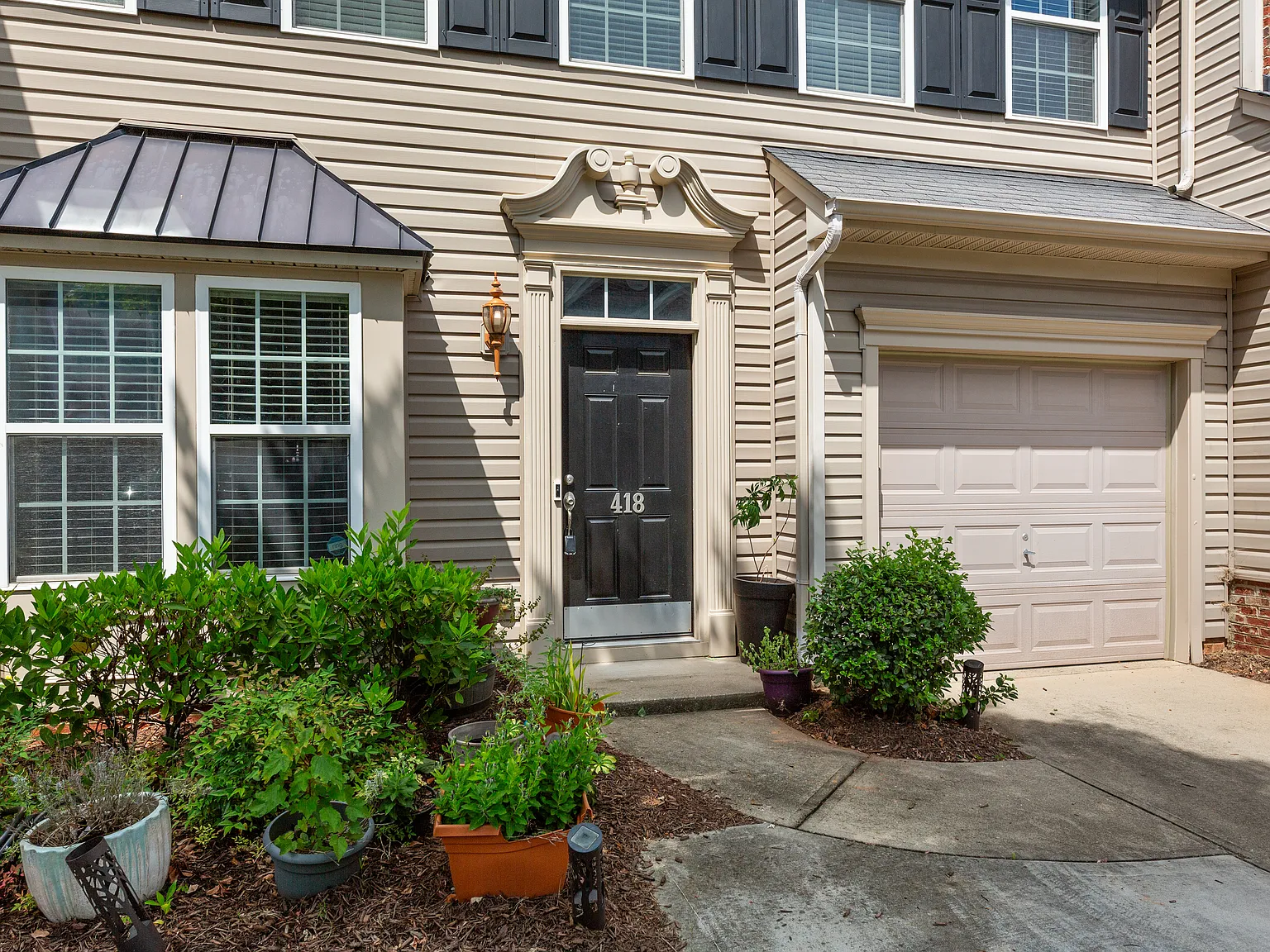 3 bed, 2.5 bath, 2000 sqft, $2,100 — Photo 2