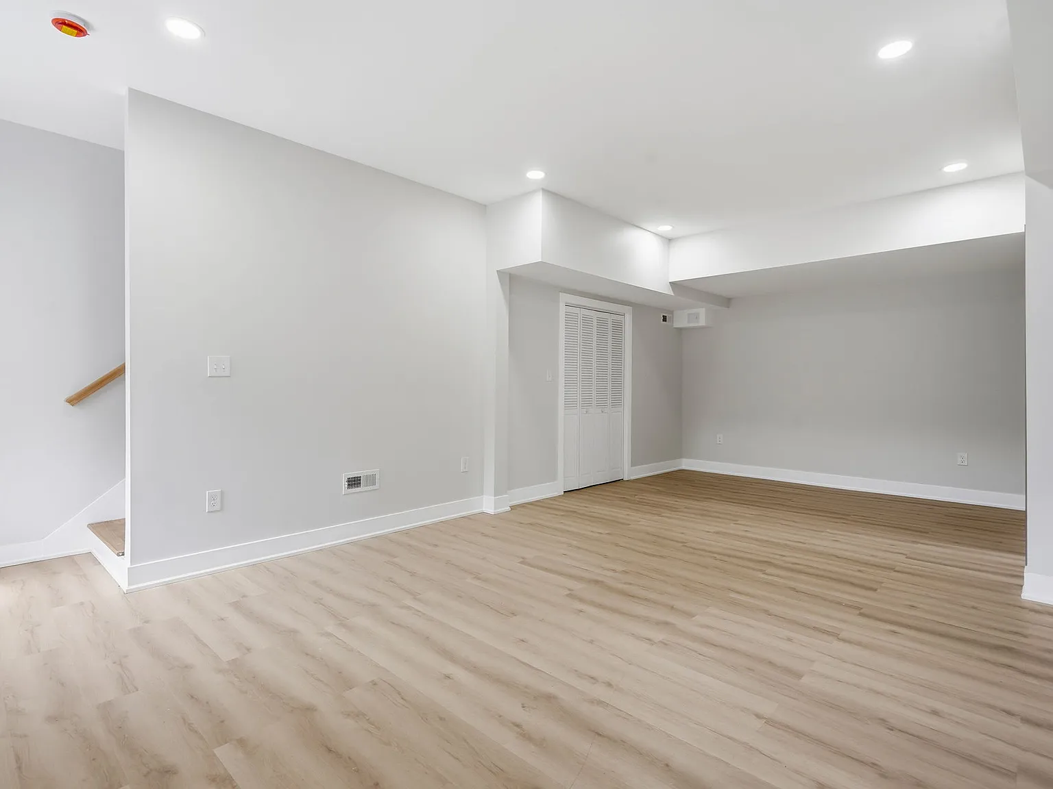 3 bed, 2.5 bath, 2300 sqft, $3,250 — Photo 4