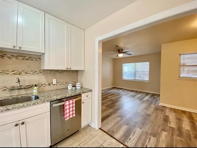 6758 Underhill St — Photo 3