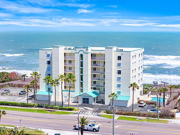 3rd image of 1405 Jimmy Buffett Memorial Hwy #402