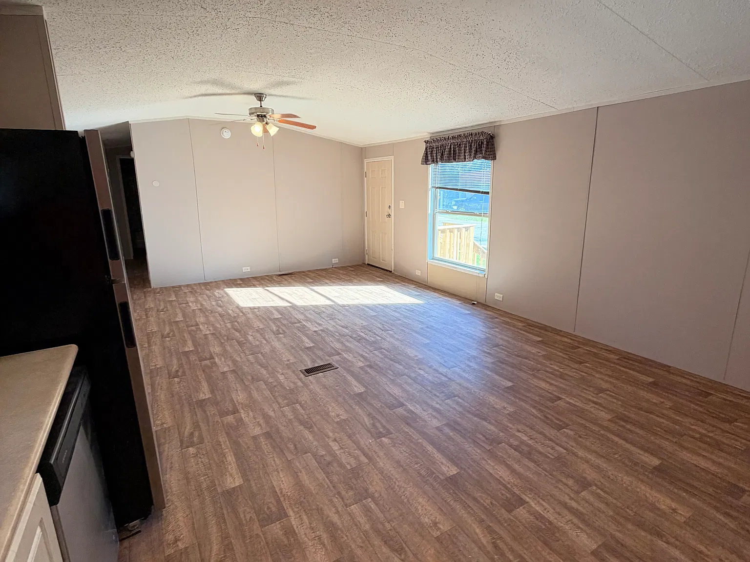 3 bed, 1024 sqft, $995 — Photo 4