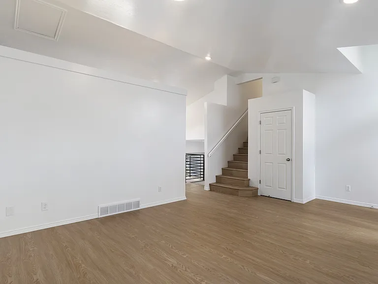 867 N 450 W — Photo 21