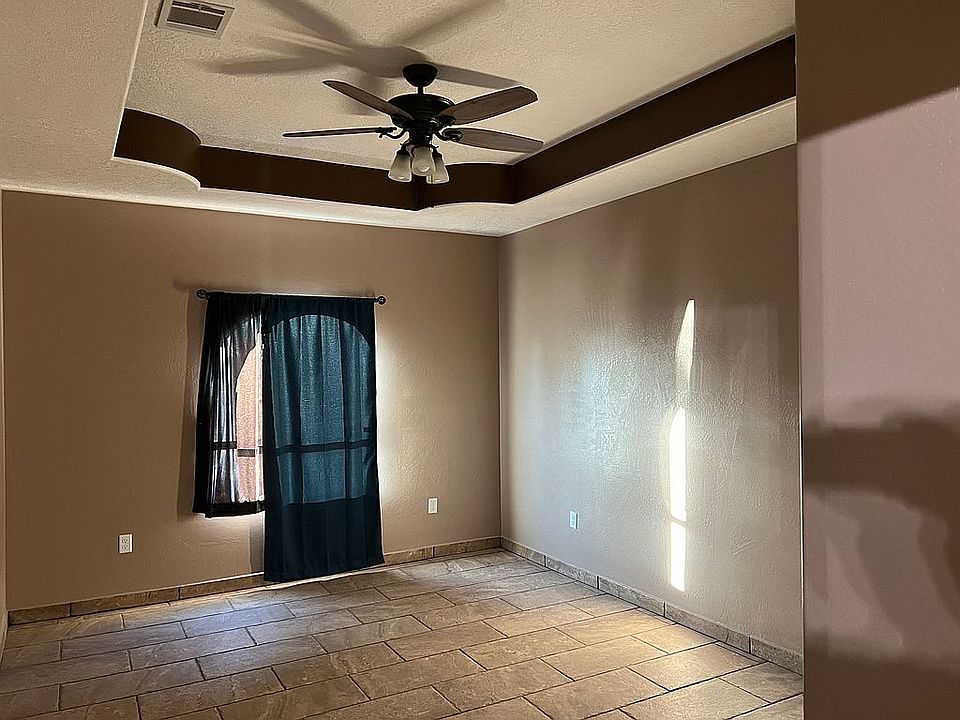 1st image of 301 E Dakota Ave