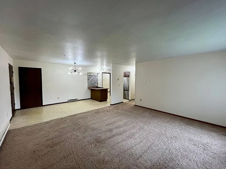 1010 Sawyer Dr — Photo 6