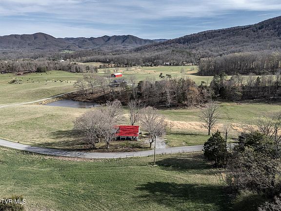 3rd image of 645 Garrett Hill Rd