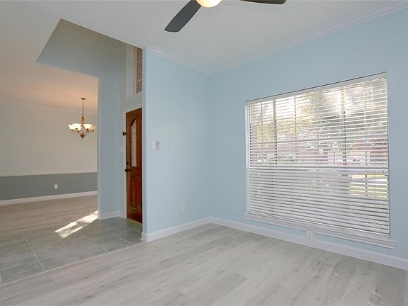 3rd image of 3611 Walden Dr