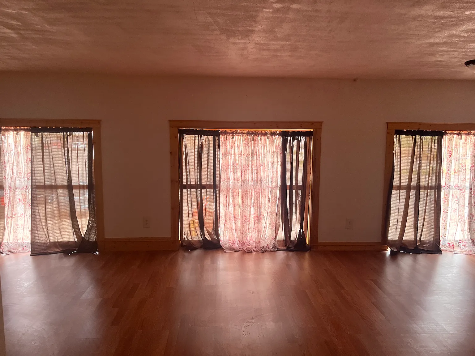 1 bed, 1000 sqft, $1,500 — Photo 1