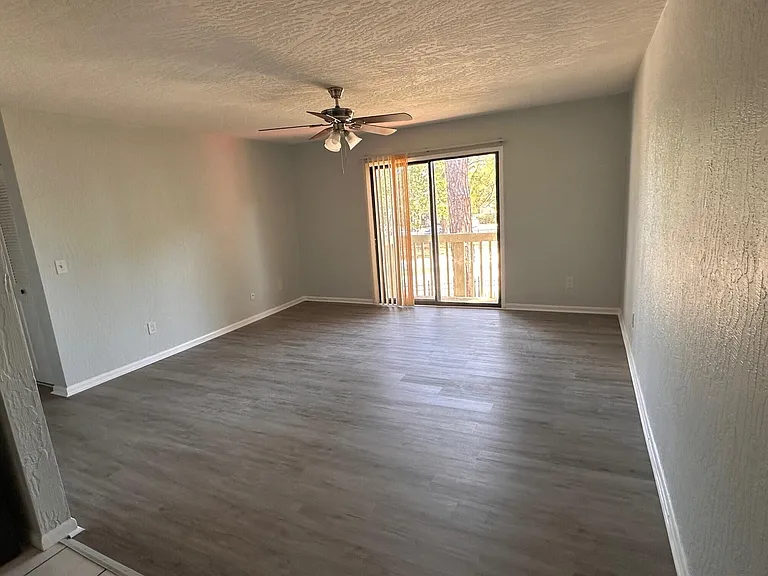 2100 Forest Knoll Dr NE #204 — Photo 3