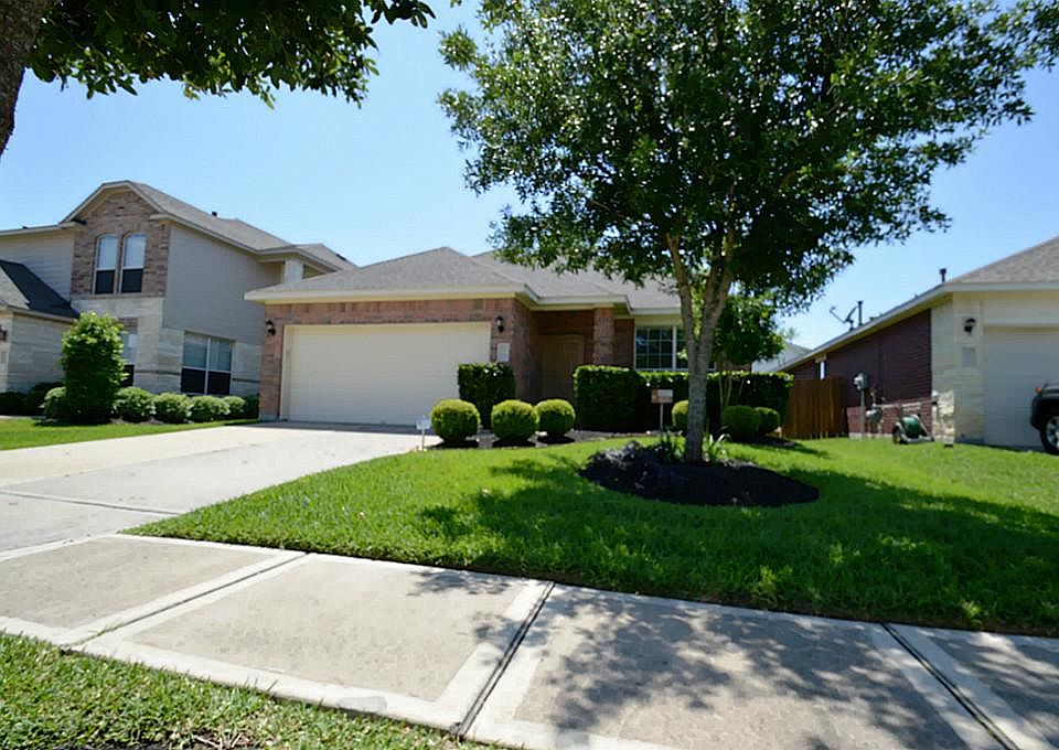 Just minutes away from Major Highways you will find this amazing almost like New Home Tucked in the 