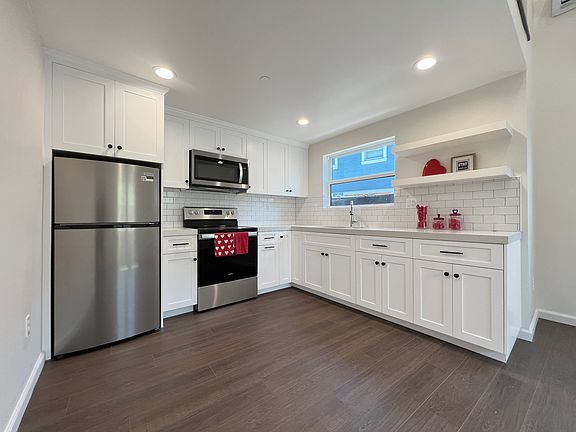 4th image of 1162 N Loma Vista Dr #B
