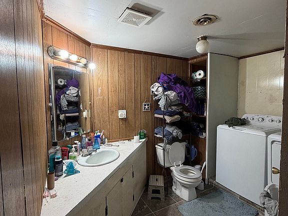 5th image of 512 E Park Ave