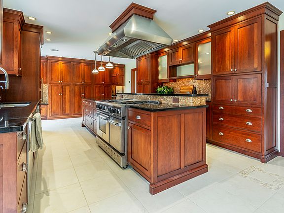 3rd image of 15878 Old Orchard Rd