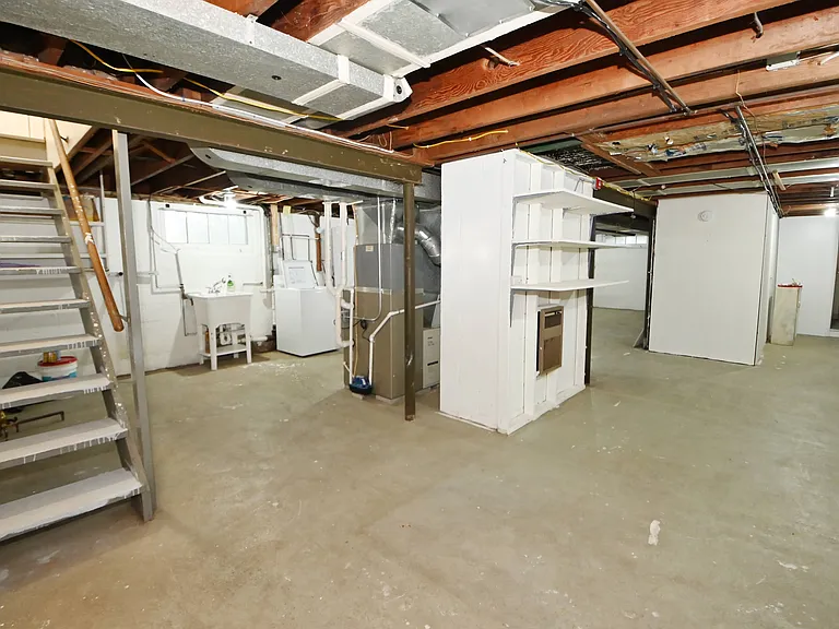 56 West St — Photo 47
