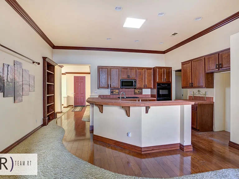 13724 Beaconsfield Ln — Photo 11
