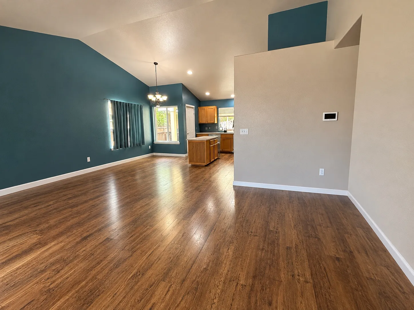 3 bed, 1350 sqft, $2,500 — Photo 2