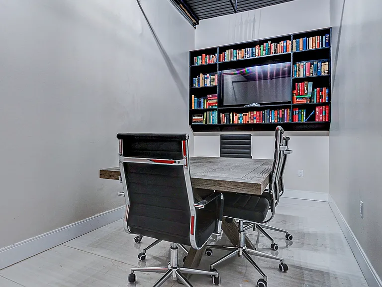 18 Walnut St #203 — Photo 8