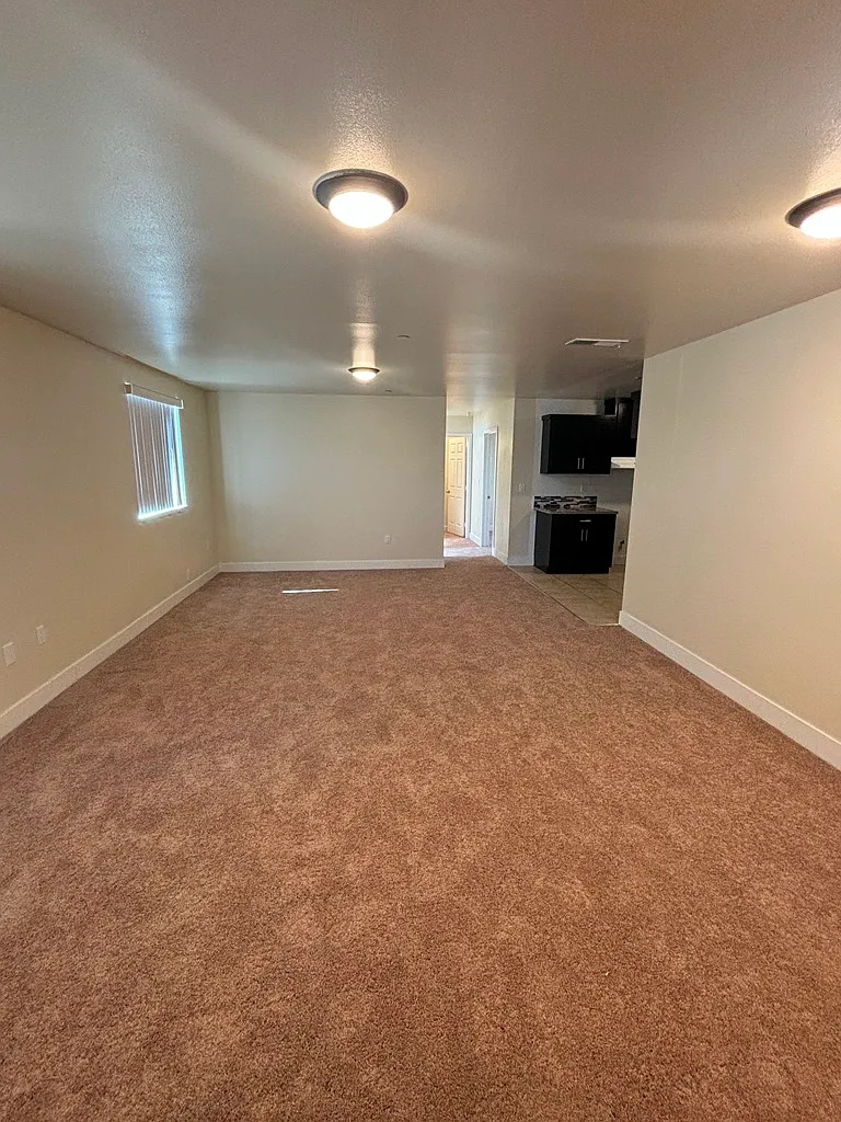 5 bed, 1775 sqft, $4,200 — Photo 2
