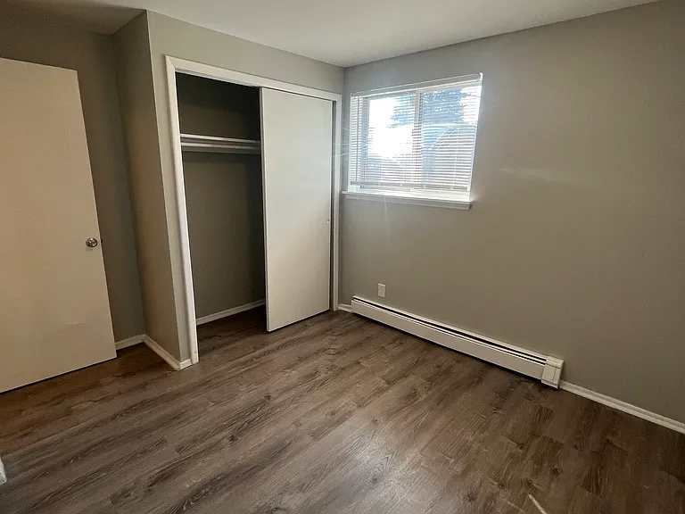 81 Parkview Ave — Photo 9