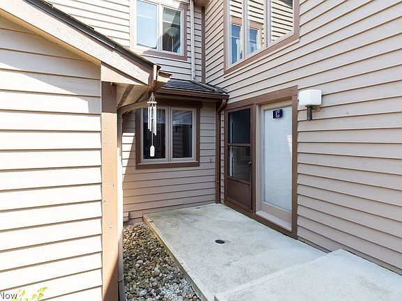 3rd image of 3 Hanover Ln