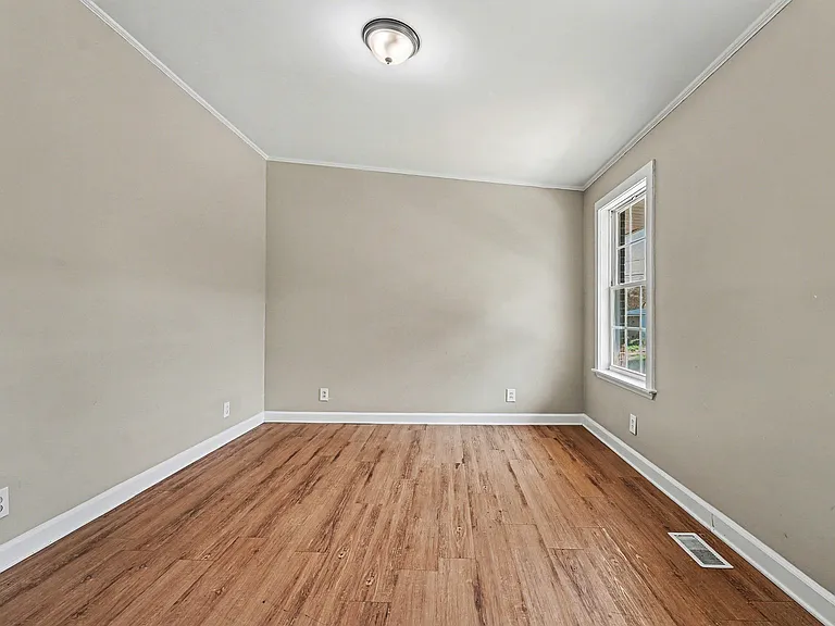 511 Saunders Pl #B — Photo 10