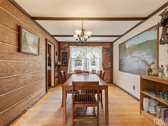 3rd image of 60 Schoolhouse Ln