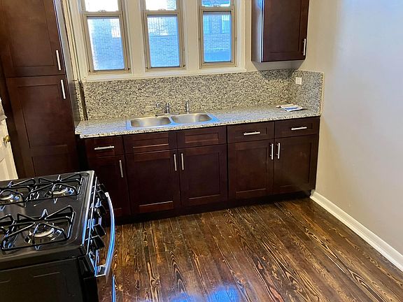3rd image of 5541 N Sawyer Ave #1C