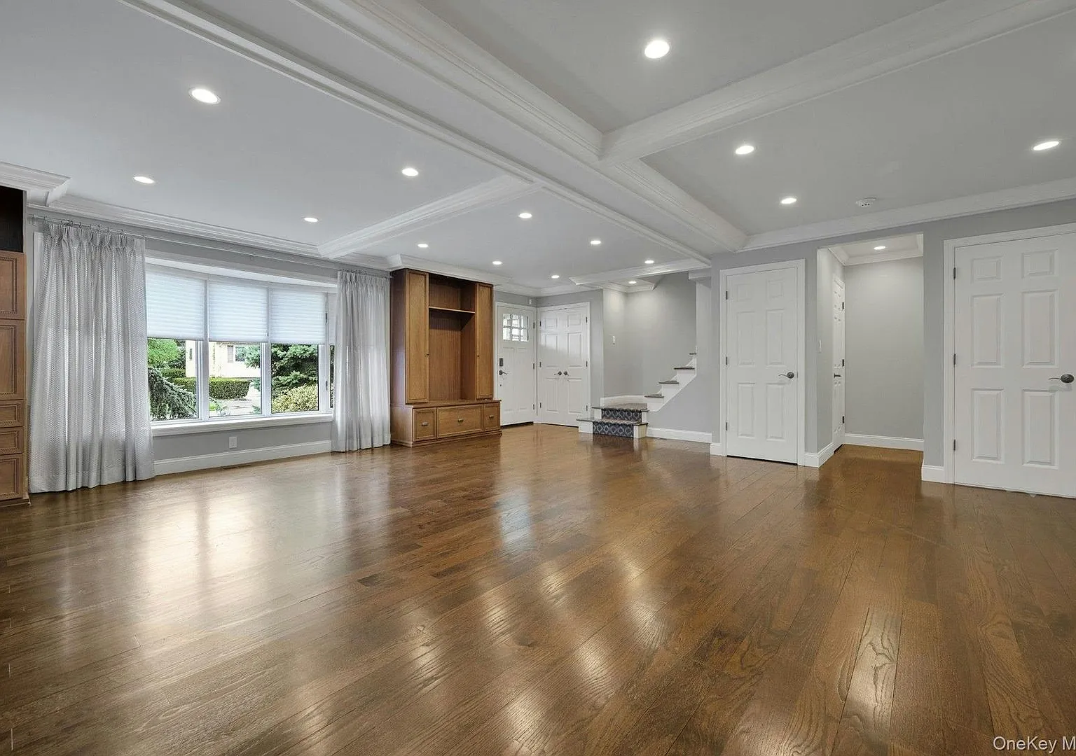 4 bed, 4.5 bath, 2262 sqft, $9,500 — Photo 3