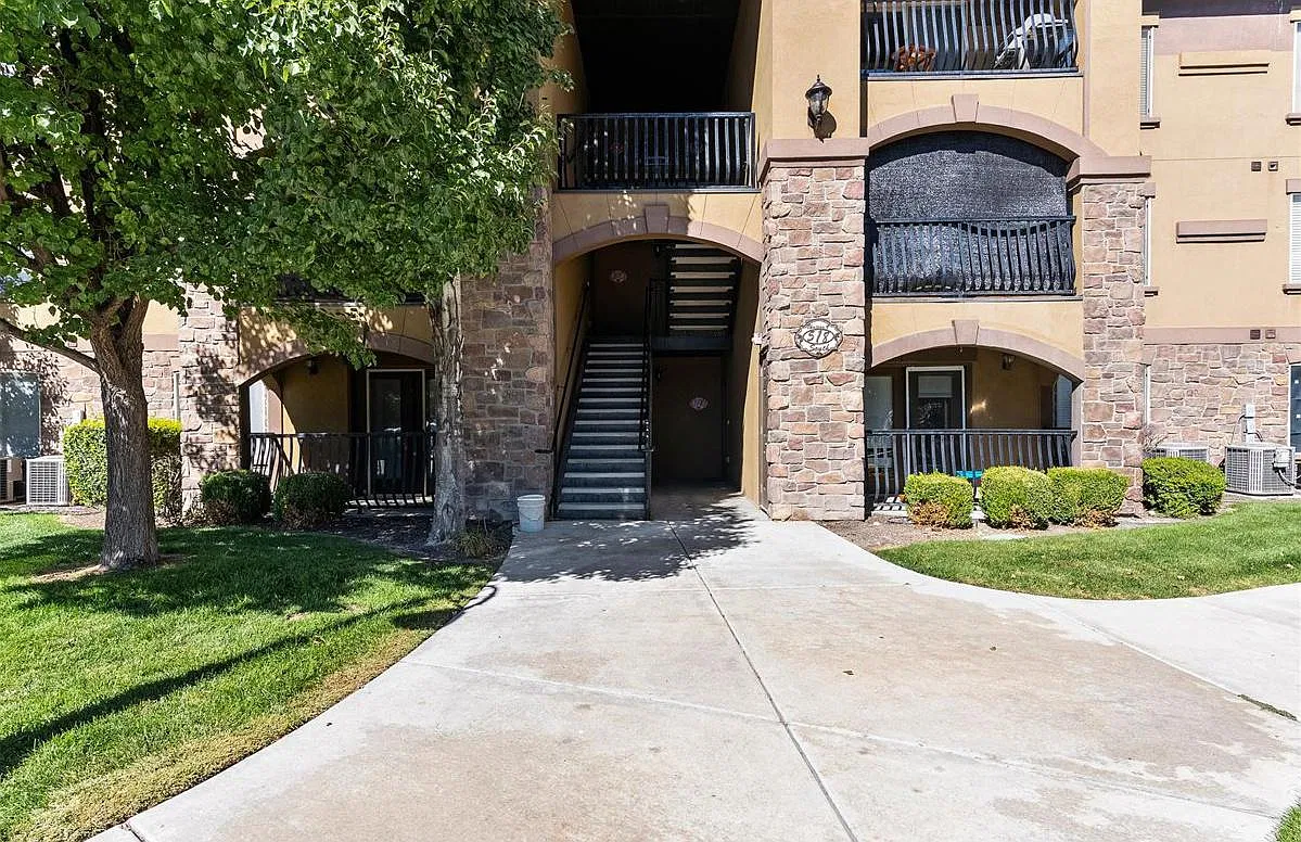 518 S 2150 W — Photo 2