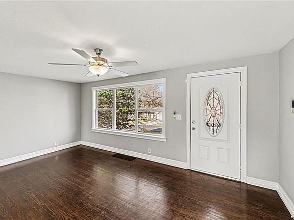 3rd image of 5715 Cedar Ave