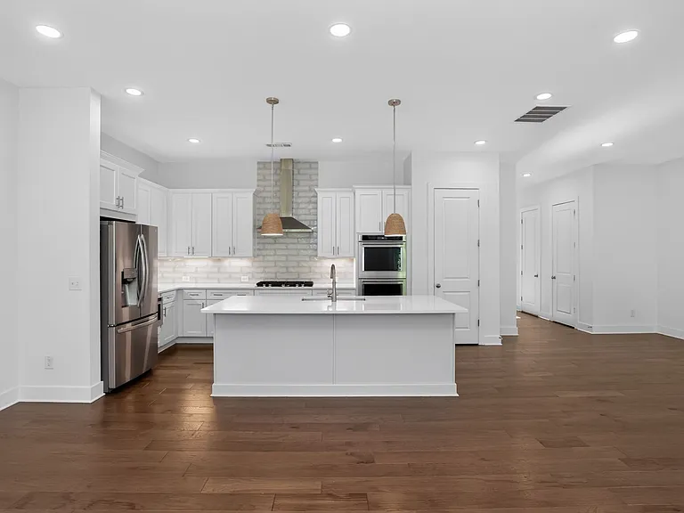 1241 Westshore Dr — Photo 10