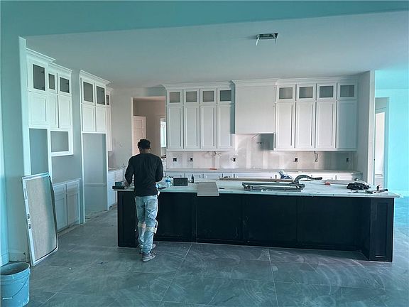 3rd image of 2342 Shaftsbury Dr